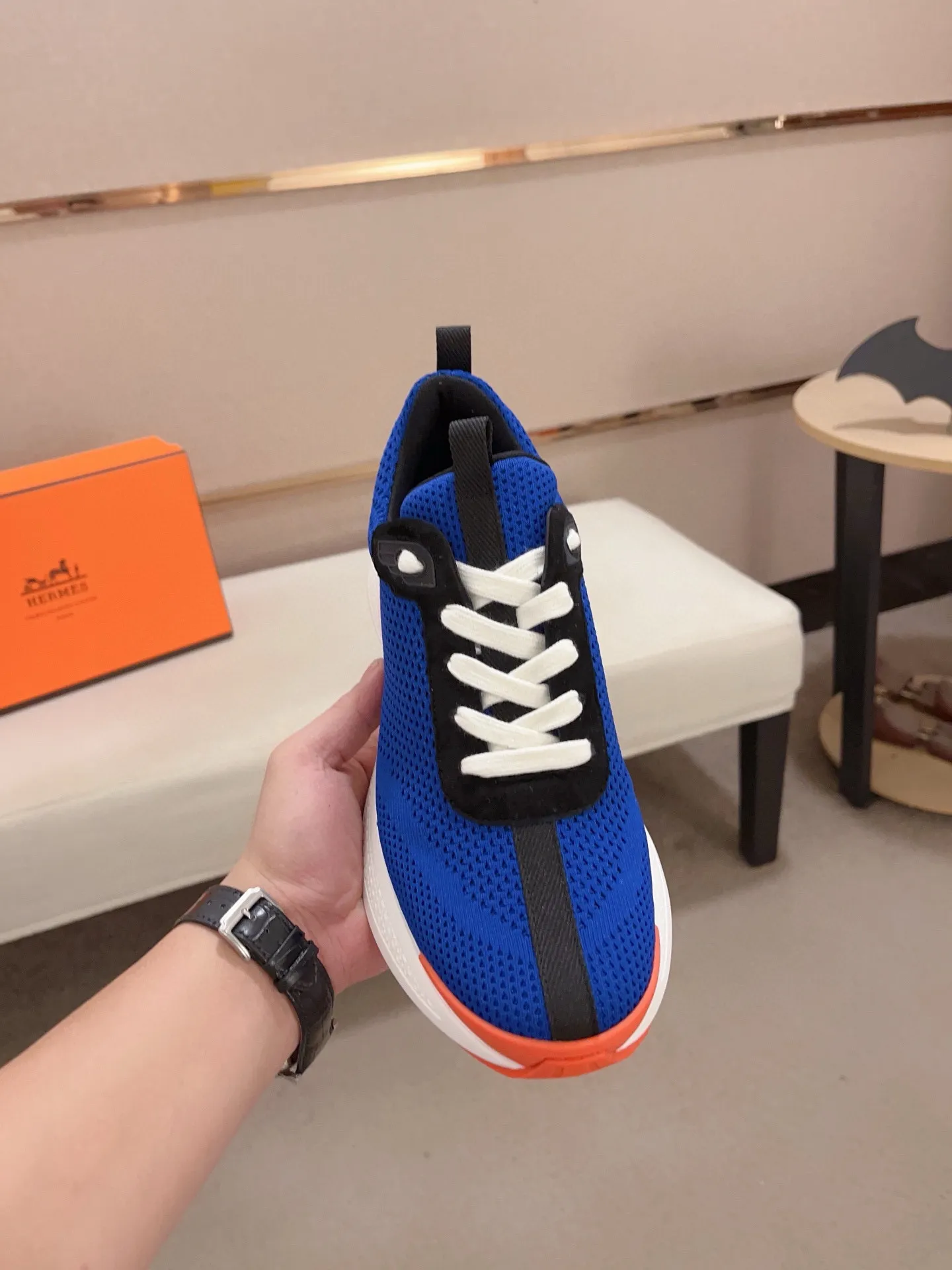 Factory price: 540💰《HERMES》【Classic Original Version】Hermès; Top 🔝 Purchasing Agency 🔍🔍Men's latest 🇺🇸 counters are on sale simultaneously, original imported from Italy ▲▲Silk cowhide with breathable fabric ▲▲ (high-end and expensive Qi·Grade) Exquisite workmanship (Italian 🇮🇹Imported water-dyed 🐂cowhide lining) Sole: Original sole provided by the original factory, ⚠️Exclusive double-layer activity·TPR·Rubber·Combined molded outsole; Super·comfortable·wear-resistant·non-slip·environmental protection The real thing is more beautiful if you take the real thing (high quality, follow the order), you can enter and exit the counter at will * Number of yards: 38·39·40·41·42·43·44# (can be customized 45.)